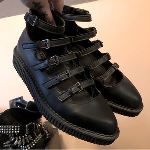 Tuk pointed Mary Jane creeper